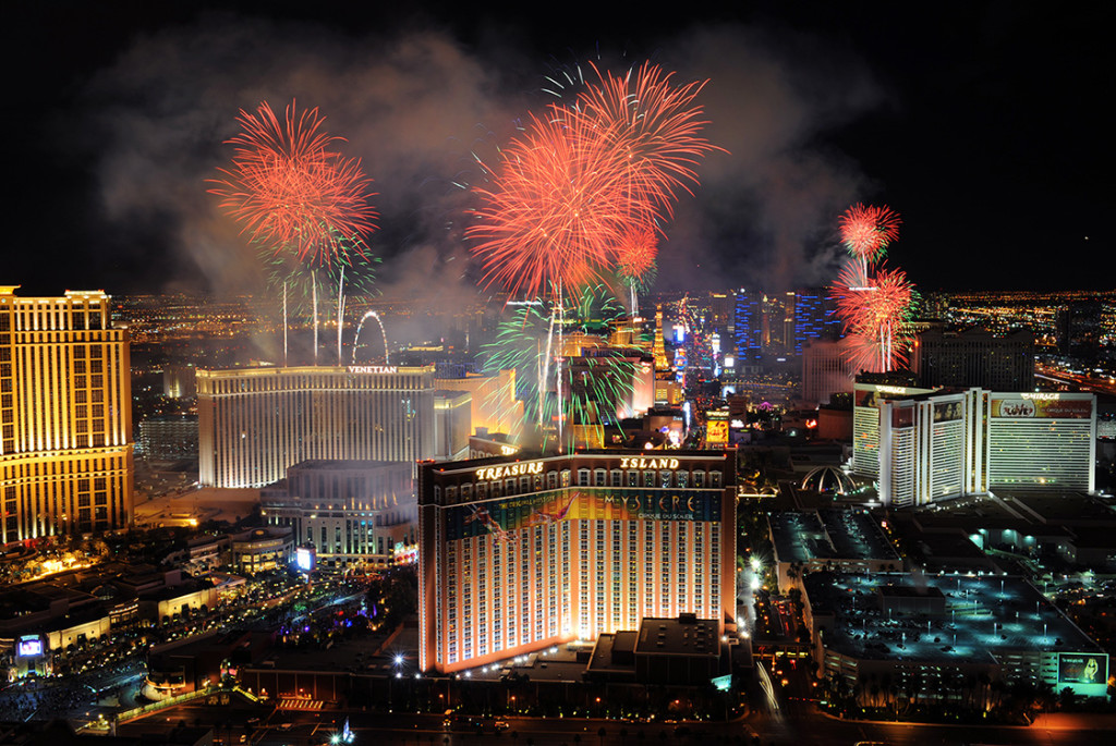 FireworksLightUpTheLasVegasStrip,NewYearCelebrations2015