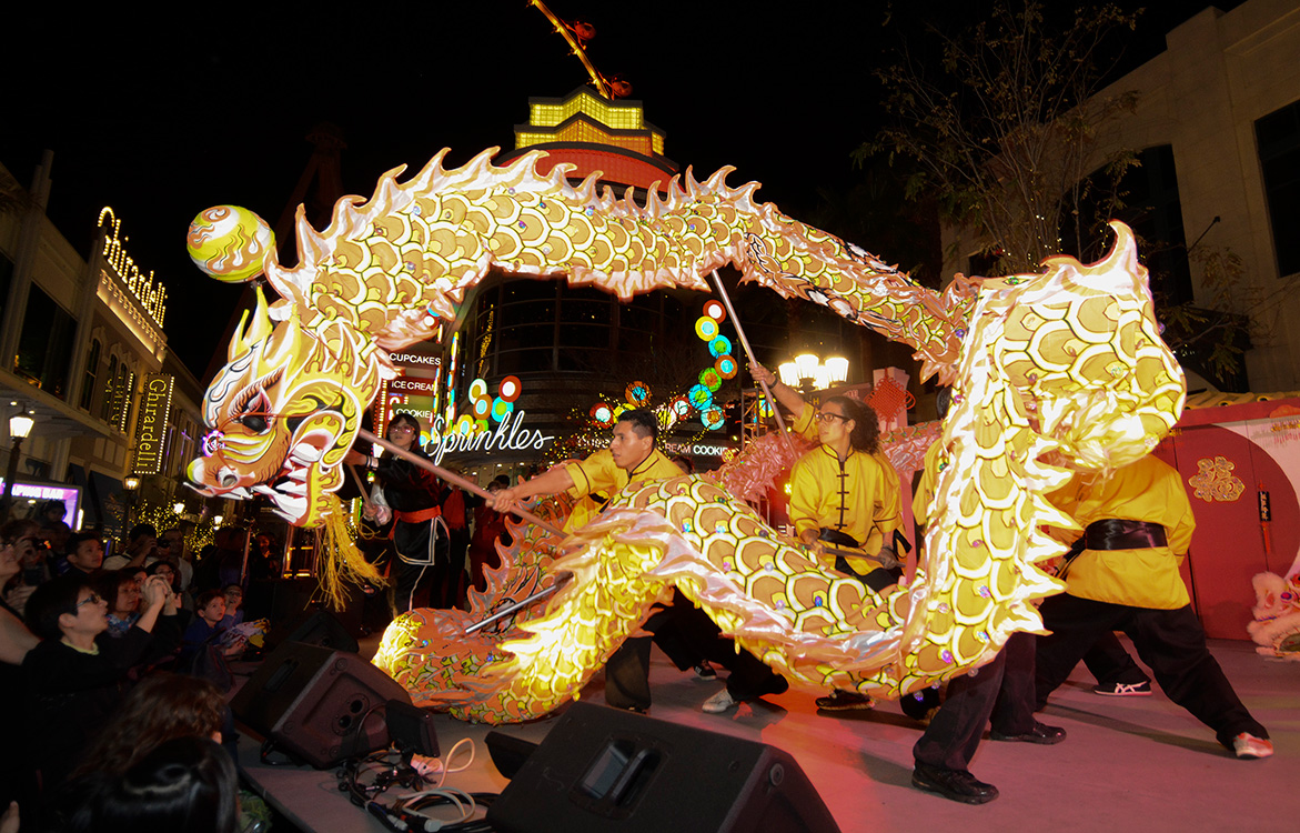Festivities-at-The-LINQ,-Chinese-New-Year,-Las-Vegas