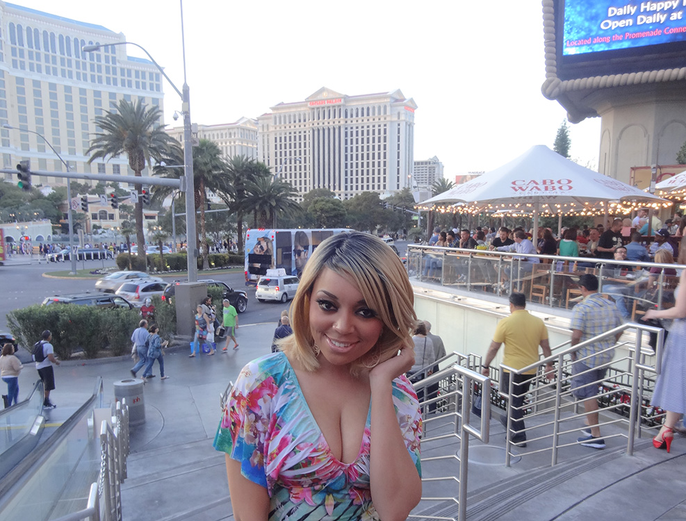 Richelle-Richie,-Las-Vegas-Strip-Background,-Bellagio-&-Caesars