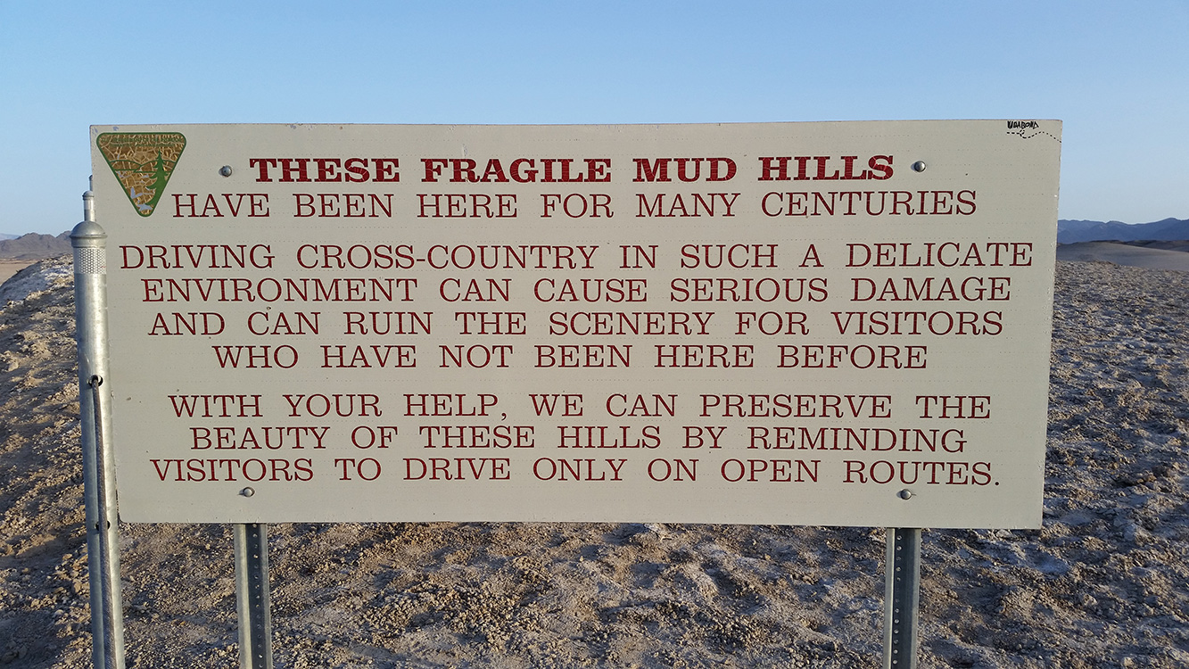 Entrance-Sign,-Secret-Desert-Hot-Springs,-Tecopa