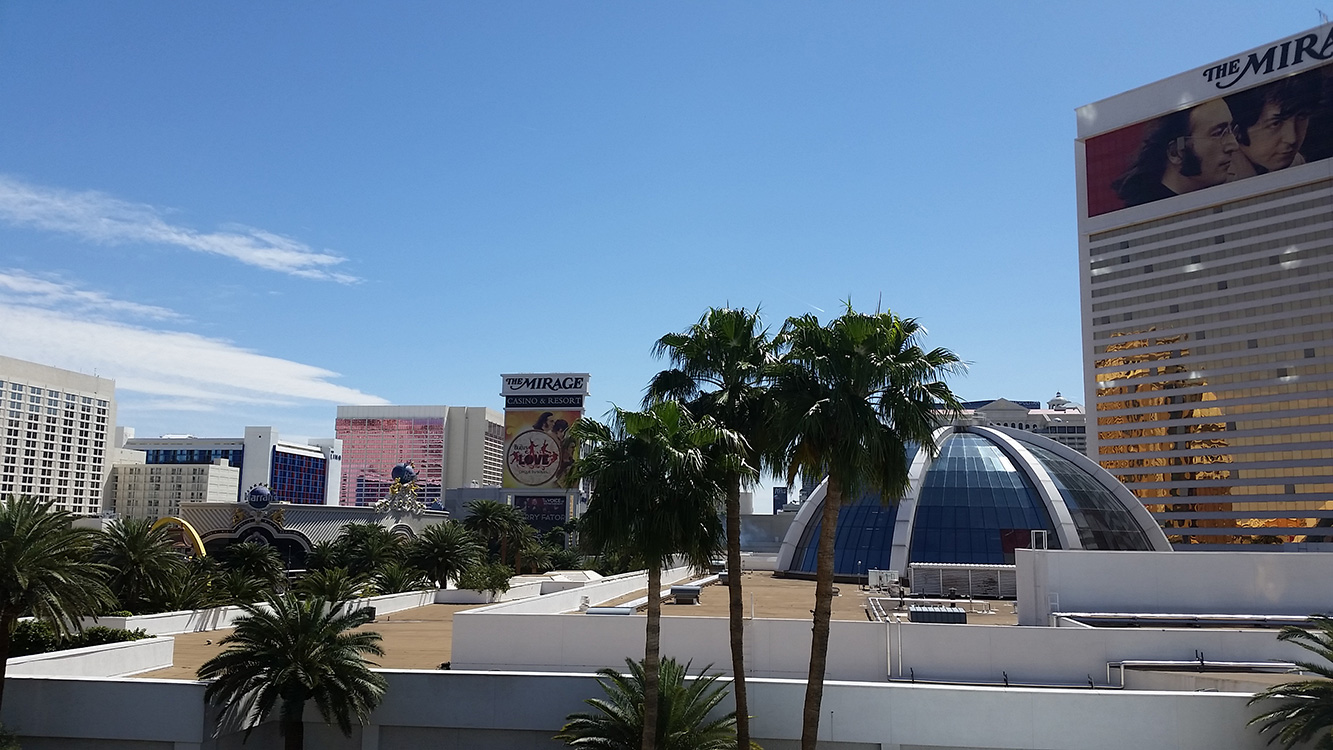 Mirage-Hotel-from-Mirage-Rooftop-Parking,-Las-Vegas