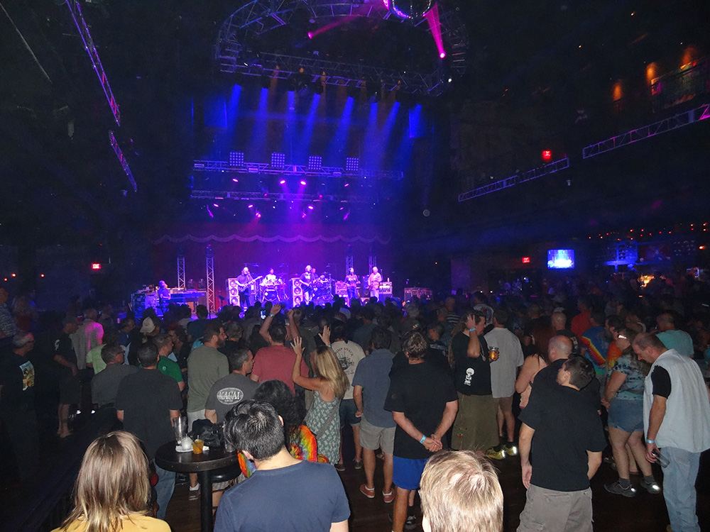 Crowd Jamming to Dark Star Orchestra, Grateful Dead Tribute Bank, Brookly Bowl Las Vegas