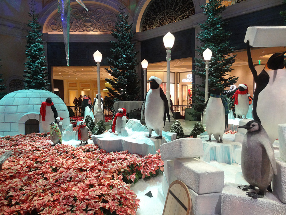 Penguins-in-Bellagio-Conservatory,-Christmas-Celebration-2014,-Las-Vegas