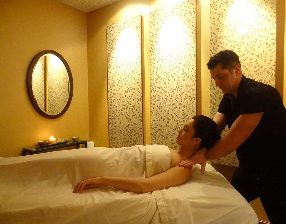 Gregory-Williams,-Massage-Therapist,-Working-on-Client-at-LifeSpa-in-Summerlin,-Las-Vegas