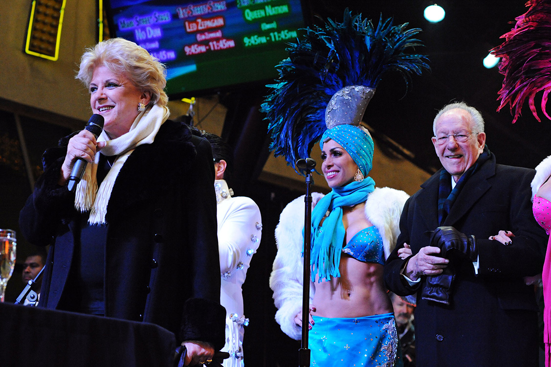 Mayor-Caroline-Goodman-&-Oscar-Goodman-ring-in-the-new-year,-2015-Las-Vegas