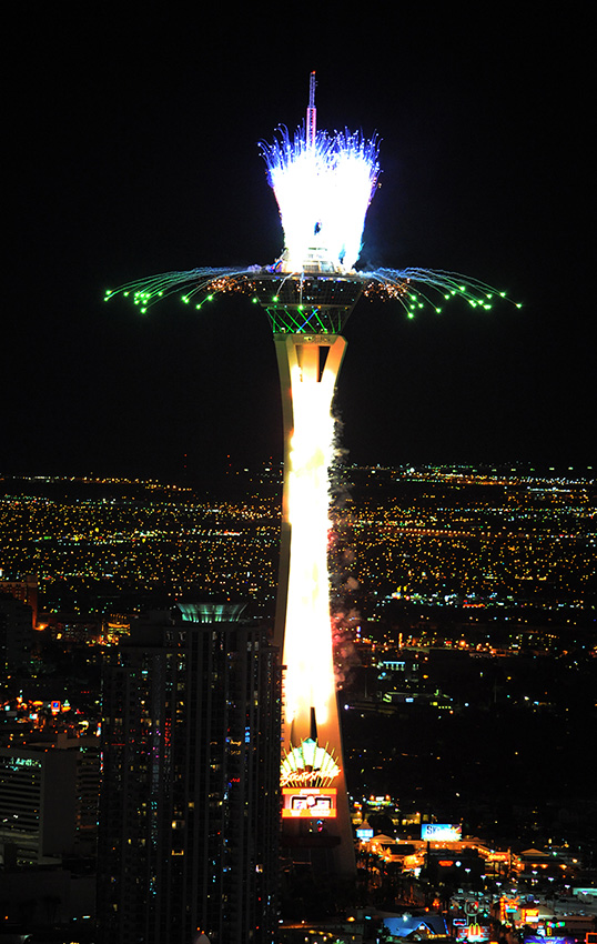 Stratosphere-Fireworks-from-Trump-Hotel,-Las-Vegas,-New-Year-Celebrations-2015