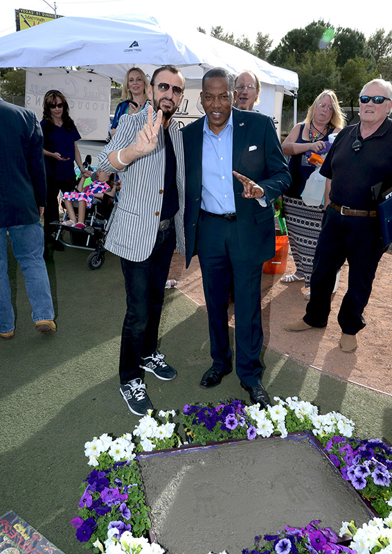Ringo-Starr-and-Lawrence-Weekly,-Las-Vegas-Ceremony