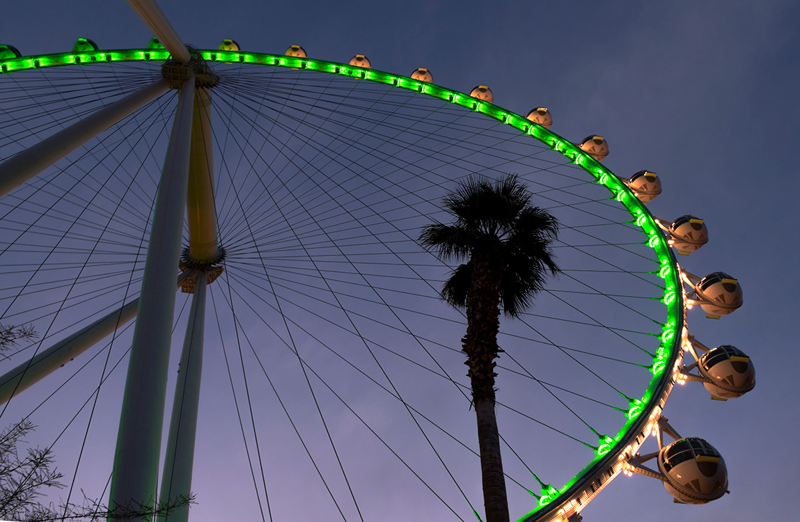 St-Patricks-Day-Las-Vegas,-High-Roller-Goes-Green,-LINQ-District