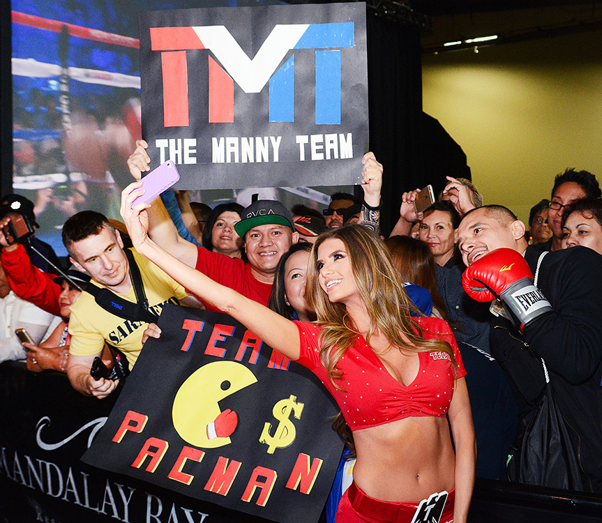 Fans-Cheer-For-Pacquiao-Mayweather-Fight